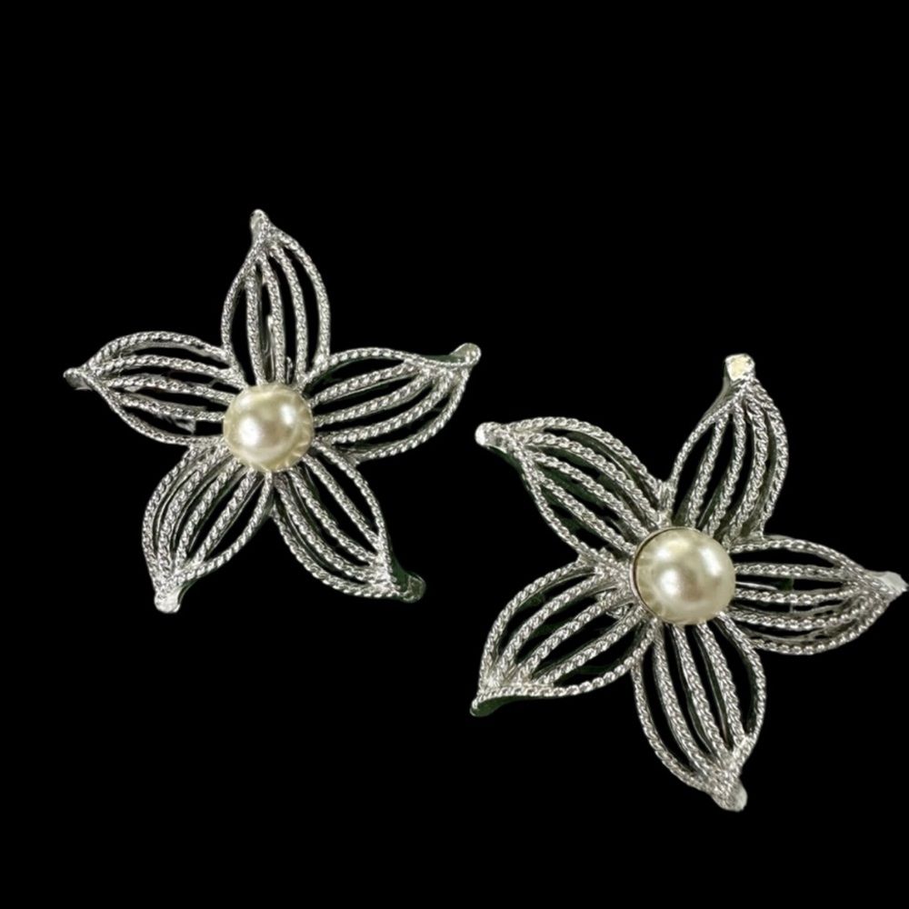Vintage Sarah Coventry Jewelry set Moon flower ear clip